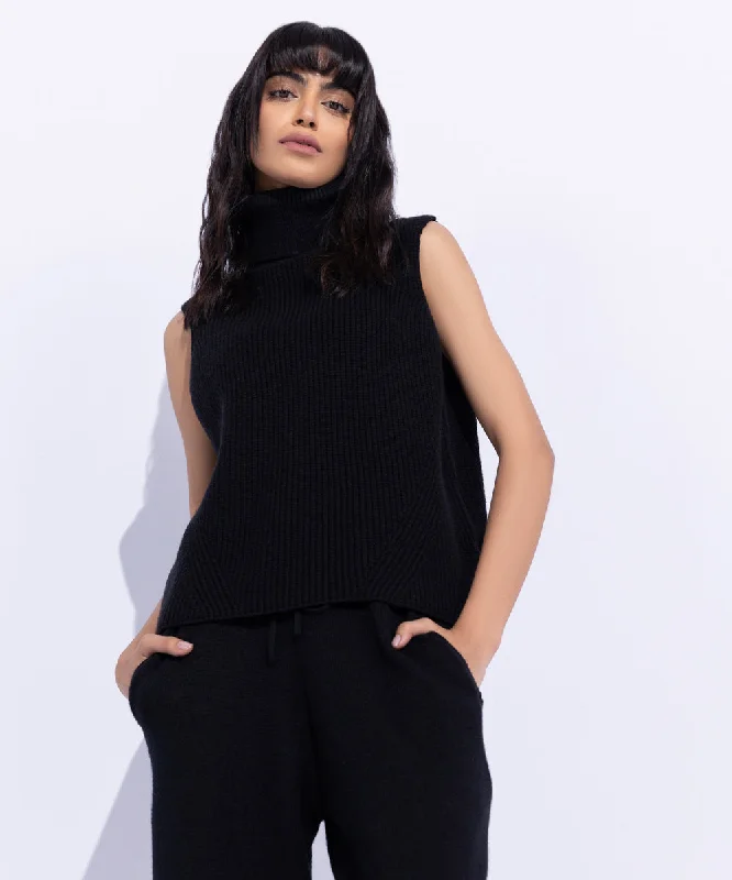 sleek outerwearSleeveless Chunky Knit Sweater