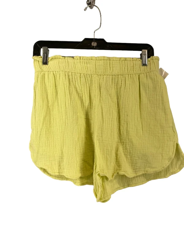 Women’s work shorts Yellow Shorts Universal Thread, Size S